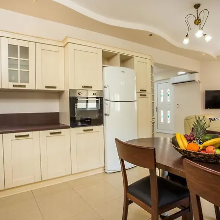 Linda Tsambika Villa *