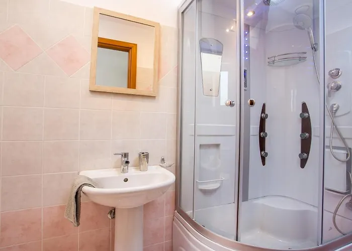 Linda Tsambika * 阿凡投