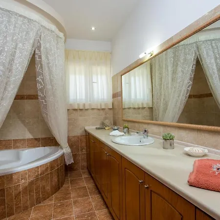 Villa Linda Tsambika *