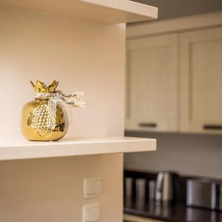 Linda Tsambika * Afantou