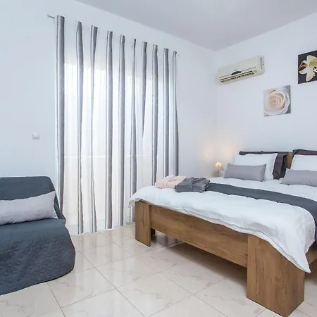 Linda Tsambika Villa