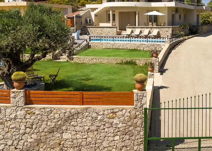 Linda Tsambika أفانتو